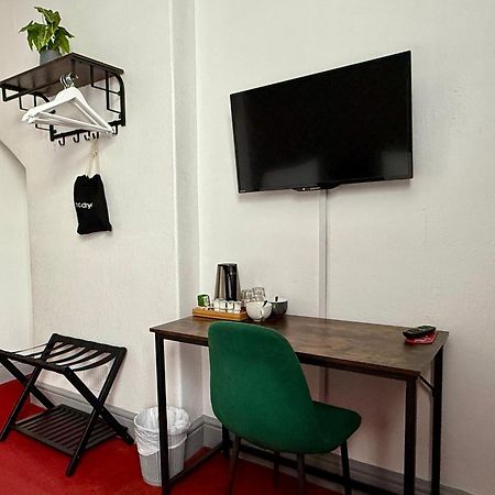The Derby Hotel Барроу-ин-Фернесс Экстерьер фото