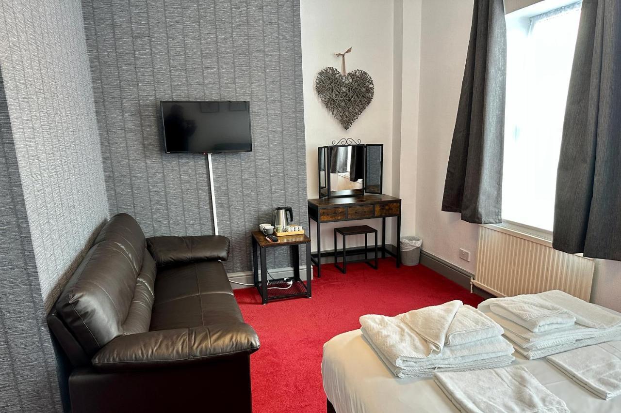 The Derby Hotel Барроу-ин-Фернесс Экстерьер фото