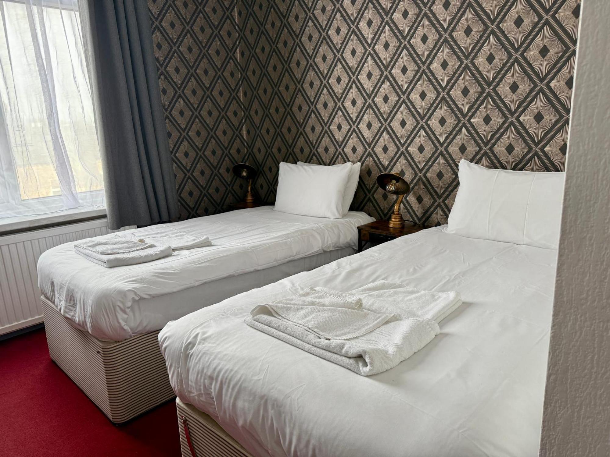 The Derby Hotel Барроу-ин-Фернесс Экстерьер фото